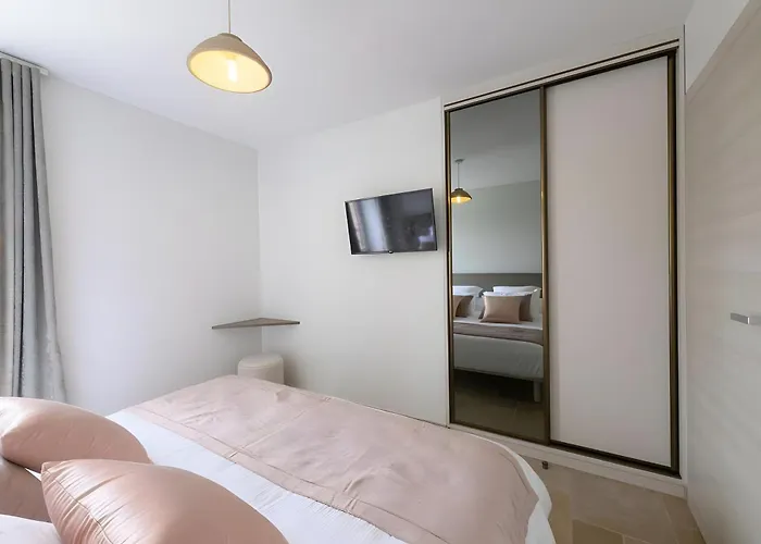 Domaine Le St Georges - Piscine Villa Saint-Sauveur-le-Vicomte